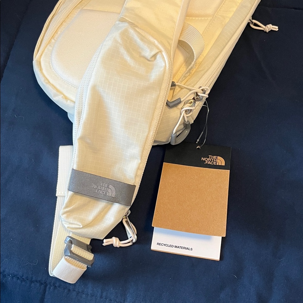 NWT The North Face Borealis Sling Bag -White Dune/Gravel - Picture 3 of 13